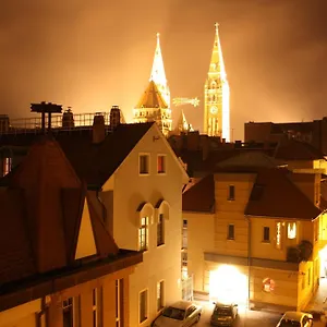 Dom 4*, Szeged Ungheria